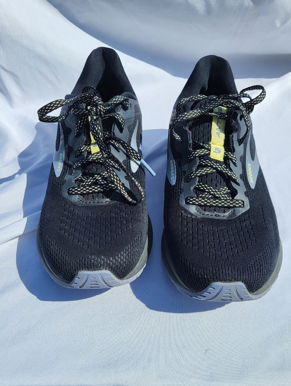 Brooks Anthem 5 Sneakers Women's 7.5 Running Activewear Workout Oudoor Dirt